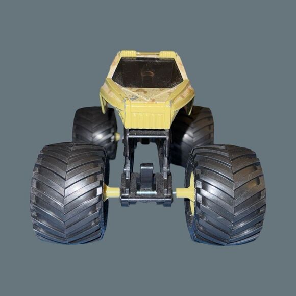 Hot Wheels Monster Jam 1:24 Truck 2017 SOLDIER FORTUNE Target Exclusive - Picture 6 of 9